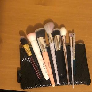 Brand new makeup brushes